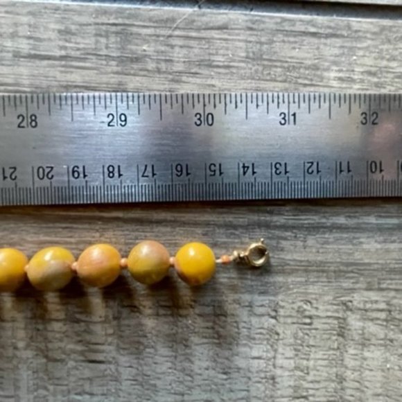 Aarika Kapoor Vintage 2 Tone Yellow and Natural Wood Swirl Beads Spring Clasp - Picture 6 of 7